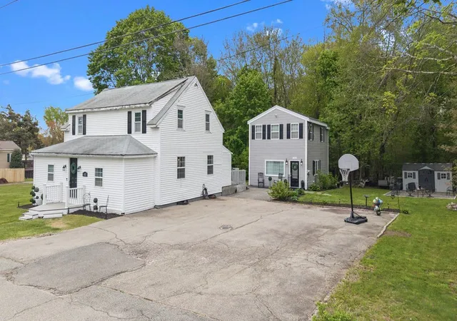 3rd image of 102 Sayles Ave, Warwick, RI 02889 | MLS# 1412530