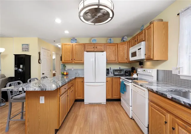 4th image of 231 Maple Ave #201, Newport, RI 02840 | MLS# 1412220