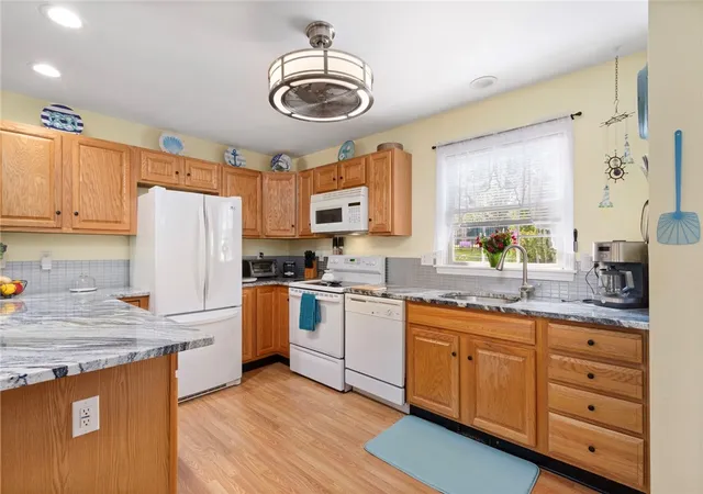 5th image of 231 Maple Ave #201, Newport, RI 02840 | MLS# 1412220