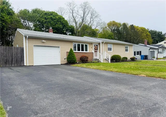 Homes for sale in Cranston, RI | 124 Zinnia Dr, Cranston, RI 02920 | MLS# 1412196