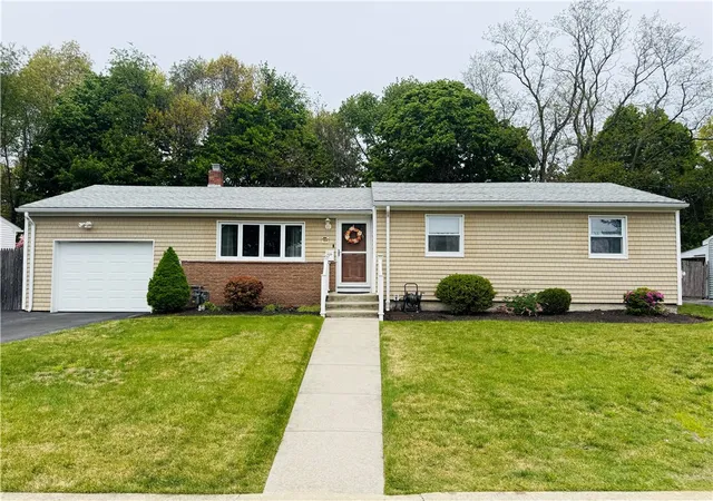 Homes for sale in Cranston, RI | 124 Zinnia Dr, Cranston, RI 02920 | MLS# 1412196