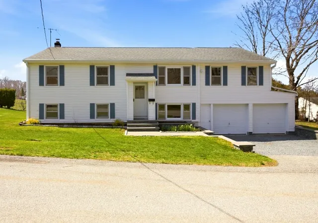 Homes for sale in Middletown, RI | 55 Mixter St, Middletown, RI 02842 | MLS# 1412638