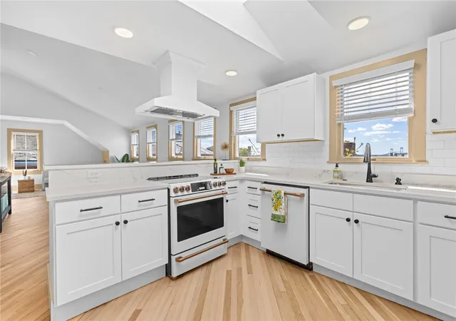 Homes for sale in Newport, RI | 18 Barney St #3, Newport, RI 02840 | MLS# 1412466