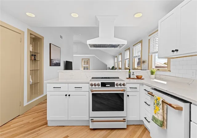 Homes for sale in Newport, RI | 18 Barney St #3, Newport, RI 02840 | MLS# 1412466
