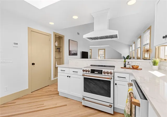 Homes for sale in Newport, RI | 18 Barney St #3, Newport, RI 02840 | MLS# 1412466
