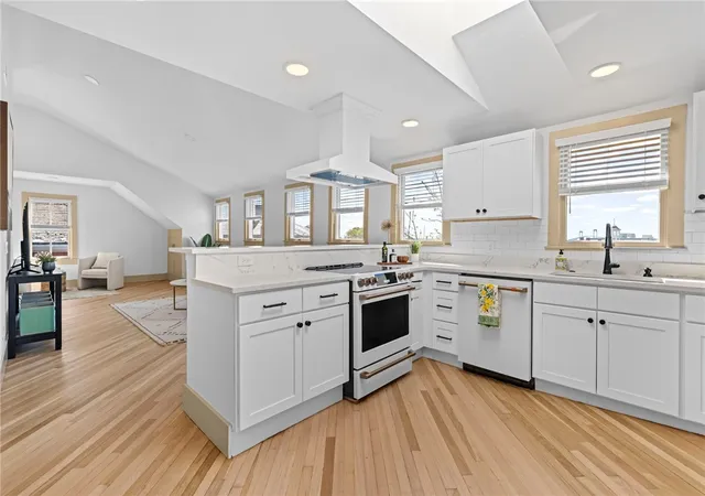 Homes for sale in Newport, RI | 18 Barney St #3, Newport, RI 02840 | MLS# 1412466
