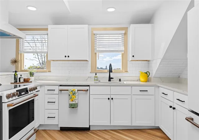 Homes for sale in Newport, RI | 18 Barney St #3, Newport, RI 02840 | MLS# 1412466