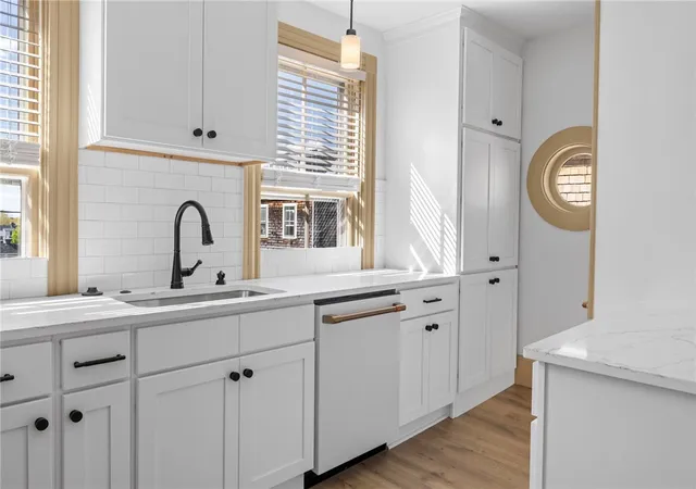 Homes for sale in Newport, RI | 18 Barney St #2, Newport, RI 02840 | MLS# 1412460
