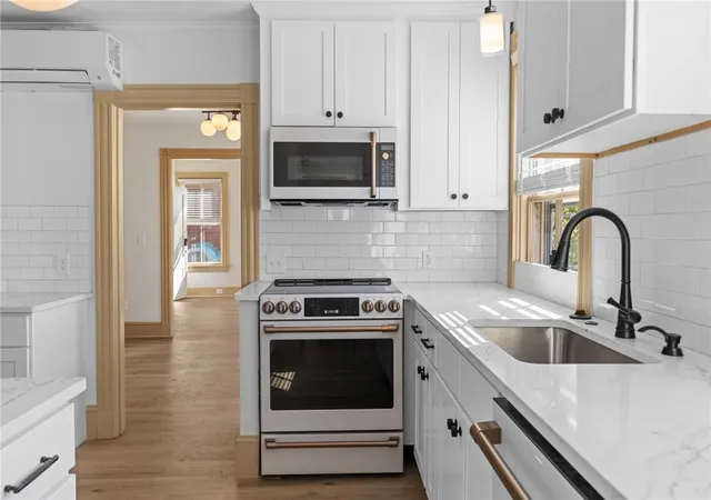 Homes for sale in Newport, RI | 18 Barney St #2, Newport, RI 02840 | MLS# 1412460