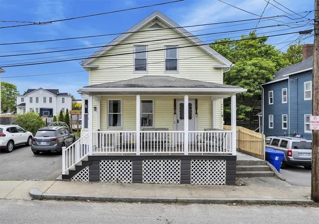 Homes for sale in Warren, RI | 20 Barney St, Warren, RI 02885 | MLS# 1412772