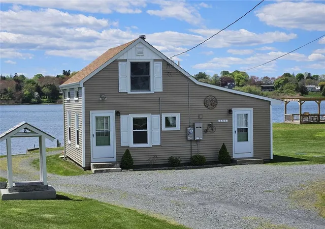 Homes for sale in Tiverton, RI | 2353 Main Rd, Tiverton, RI 02878 | MLS# 1412810