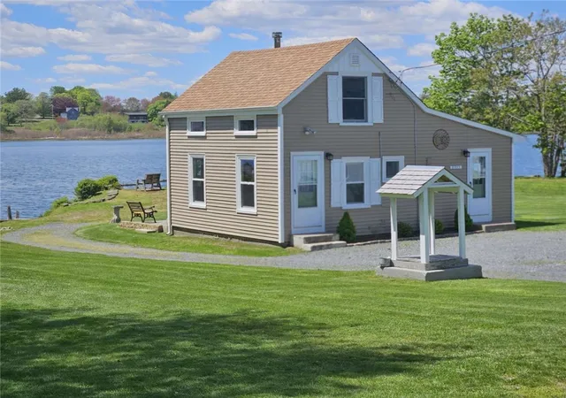 Homes for sale in Tiverton, RI | 2353 Main Rd, Tiverton, RI 02878 | MLS# 1412810