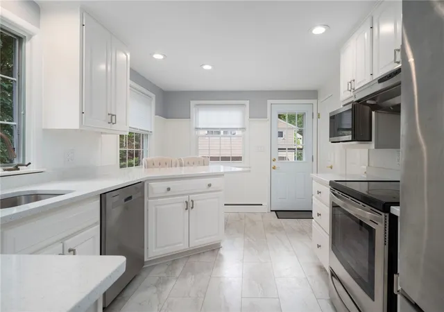 4th image of 198 Northbridge Ave, Warwick, RI 02886 | MLS# 1412788