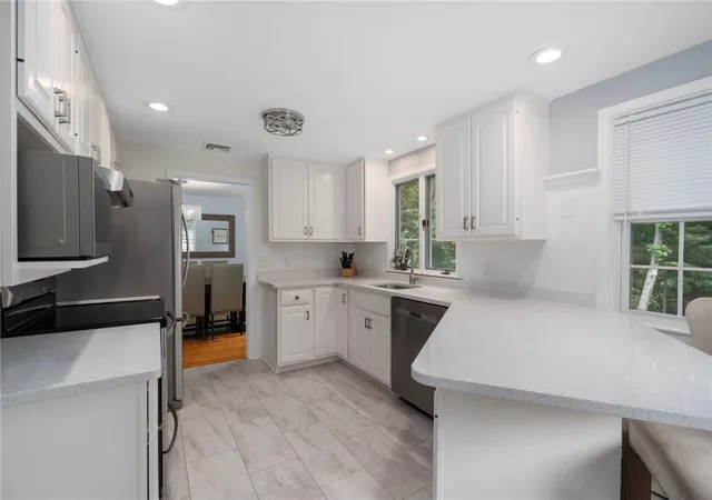 5th image of 198 Northbridge Ave, Warwick, RI 02886 | MLS# 1412788