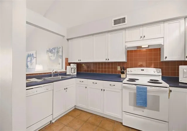 Photo 4 of Condo for sale at 150 Bay View Dr #6, Jamestown, RI 02835 | MLS# 1412645 | Listing updated on 2026-08-23