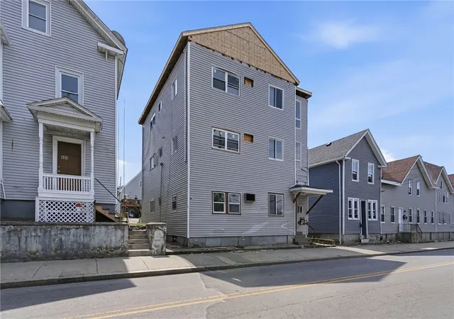 Homes for sale in Providence, RI | 884 Douglas Ave, Providence, RI 02908 | MLS# 1412773