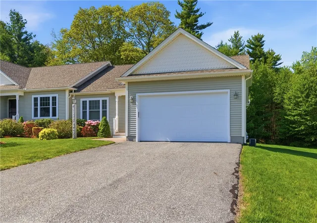 Homes for sale in Glocester, RI | 72 Country Meadow Ln, Glocester, RI 02814 | MLS# 1412934