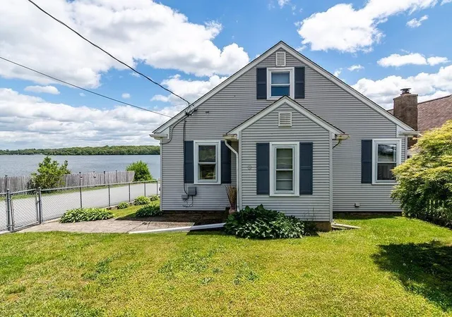 Homes for sale in Tiverton, RI | 4 Lake Ave, Tiverton, RI 02878 | MLS# 1412903