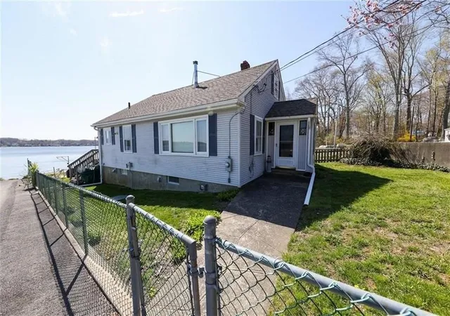 Homes for sale in Tiverton, RI | 4 Lake Ave, Tiverton, RI 02878 | MLS# 1412903