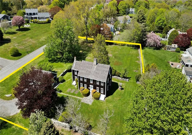 Homes for sale in Middletown, RI | 6 Baldwin Rd, Middletown, RI 02842 | MLS# 1412917