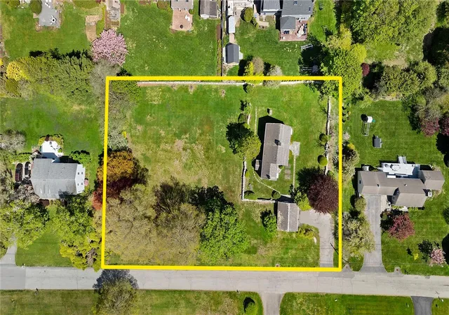 Homes for sale in Middletown, RI | 6 Baldwin Rd, Middletown, RI 02842 | MLS# 1412917