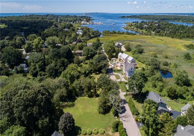 3rd image of 6 Fox Run Run, Westerly, RI 02891 | MLS# 1412557