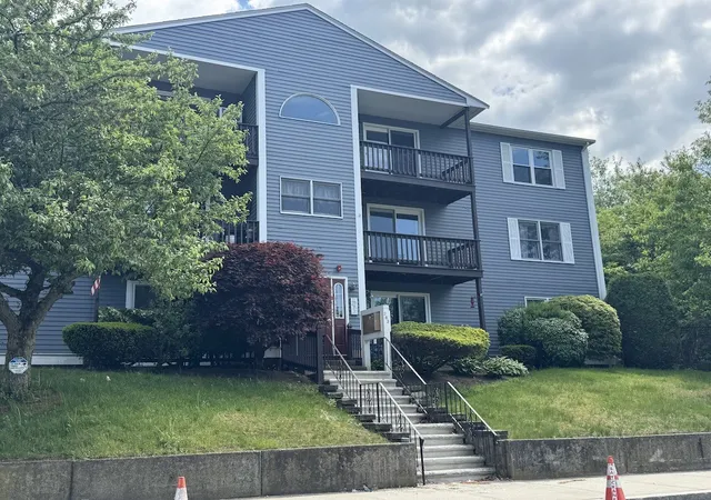 Homes for sale in Woonsocket, RI | 283 Privilege St #4, Woonsocket, RI 02895 | MLS# 1412115