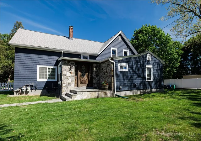 Homes for sale in Warwick, RI | 58 Spooner Ave, Warwick, RI 02886 | MLS# 1413180