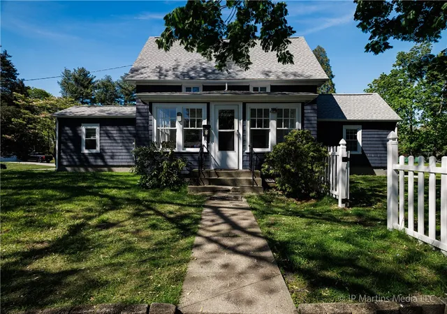 Homes for sale in Warwick, RI | 58 Spooner Ave, Warwick, RI 02886 | MLS# 1413180