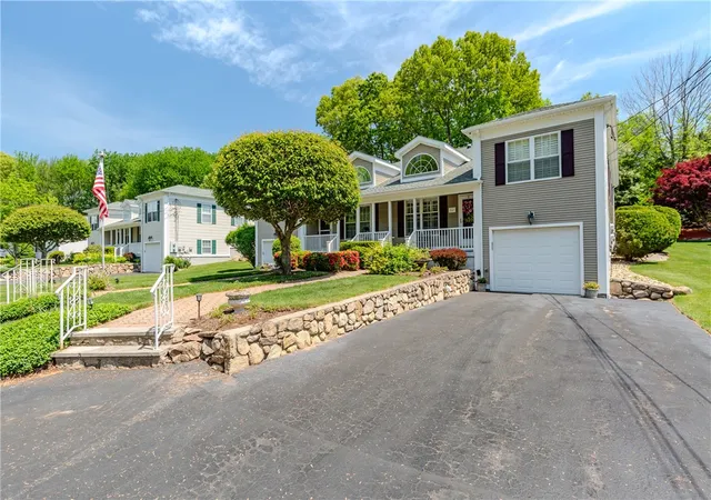 Homes for sale in Smithfield, RI | 32 Orchard Meadows Dr, Smithfield, RI 02917 | MLS# 1413148