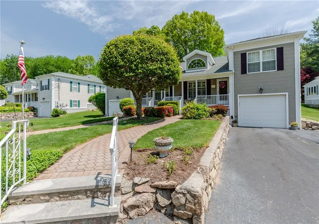 Homes for sale in Smithfield, RI | 32 Orchard Meadows Dr, Smithfield, RI 02917 | MLS# 1413148