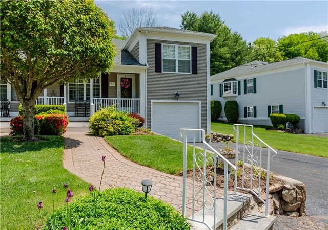 Homes for sale in Smithfield, RI | 32 Orchard Meadows Dr, Smithfield, RI 02917 | MLS# 1413148