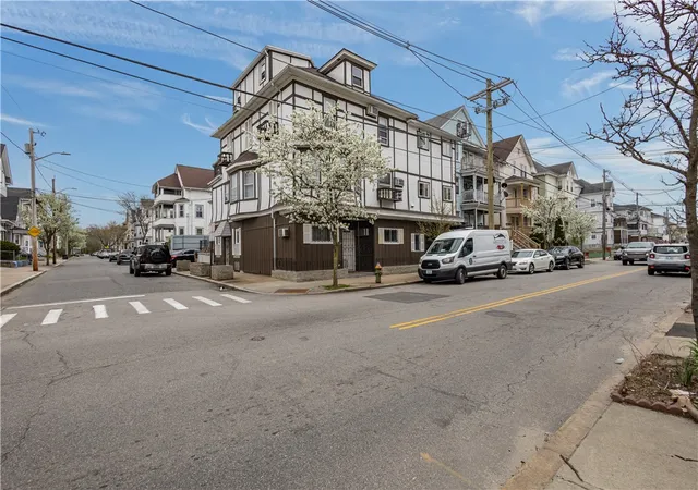 Homes for sale in Providence, RI | 129 Academy Ave, Providence, RI 02908 | MLS# 1413222