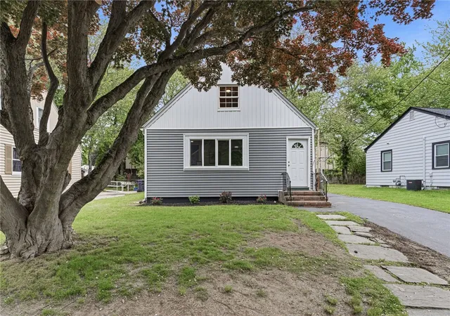 Homes for sale in North Providence, RI | 8 Angela Ct, North Providence, RI 02904 | MLS# 1413298