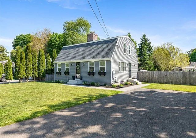 Homes for sale in Warren, RI | 12 Highview Ave, Warren, RI 02885 | MLS# 1412672