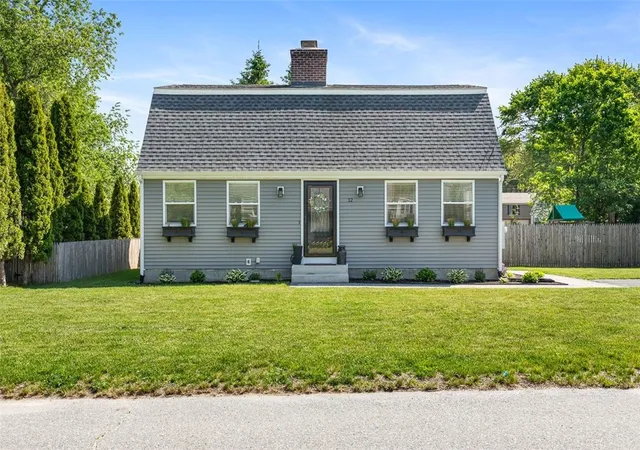 Homes for sale in Warren, RI | 12 Highview Ave, Warren, RI 02885 | MLS# 1412672