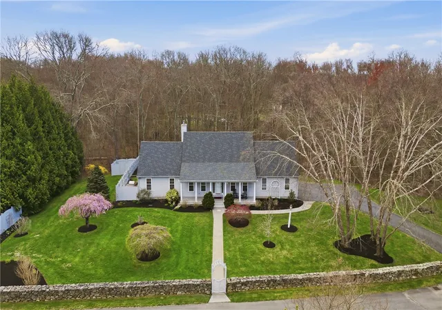 Homes for sale in Little Compton, RI | 9 Austin Ln, Little Compton, RI 02837 | MLS# 1413387