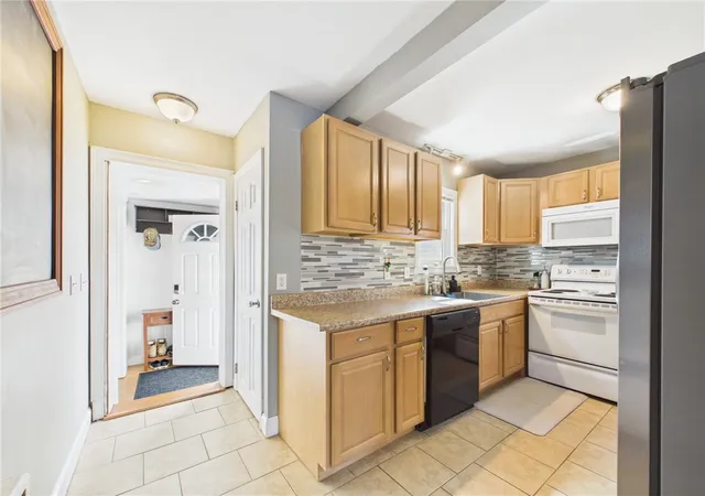 3rd image of 122 Gordon Ave, Warwick, RI 02889 | MLS# 1413398