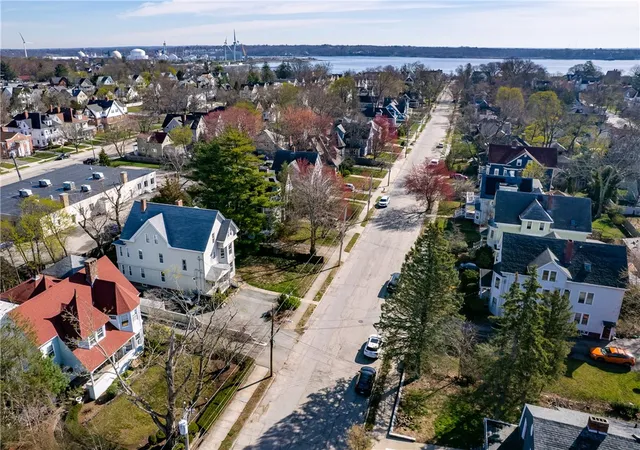Homes for sale in Cranston, RI | 169 Arnold Ave #B, Cranston, RI 02905 | MLS# 1413427