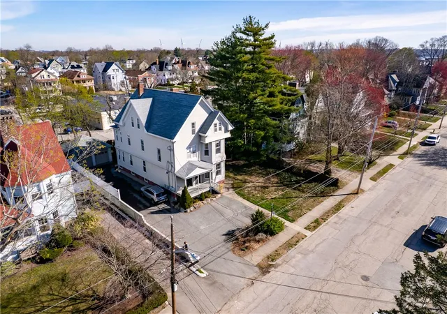 Homes for sale in Cranston, RI | 169 Arnold Ave #B, Cranston, RI 02905 | MLS# 1413427