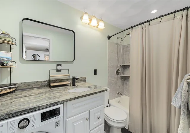 Homes for sale in Warwick, RI | 130 Pilgrim Pkwy #5, Warwick, RI 02888 | MLS# 1413446