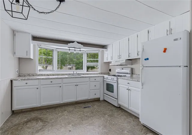 Homes for sale in Coventry, RI | 53 Park Ln, Coventry, RI 02816 | MLS# 1413332
