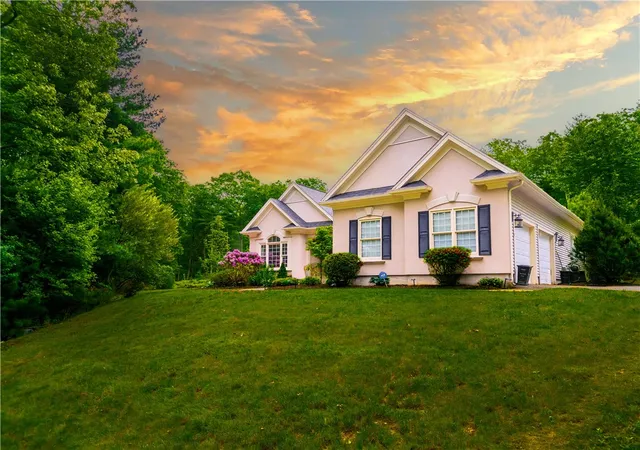 Homes for sale in North Smithfield, RI | 4 Hart Pond Dr, North Smithfield, RI 02896 | MLS# 1413505