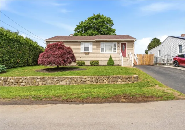 Homes for sale in Johnston, RI | 29 Dix Ave, Johnston, RI 02919 | MLS# 1413509