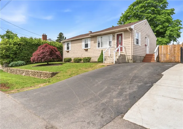 Homes for sale in Johnston, RI | 29 Dix Ave, Johnston, RI 02919 | MLS# 1413509
