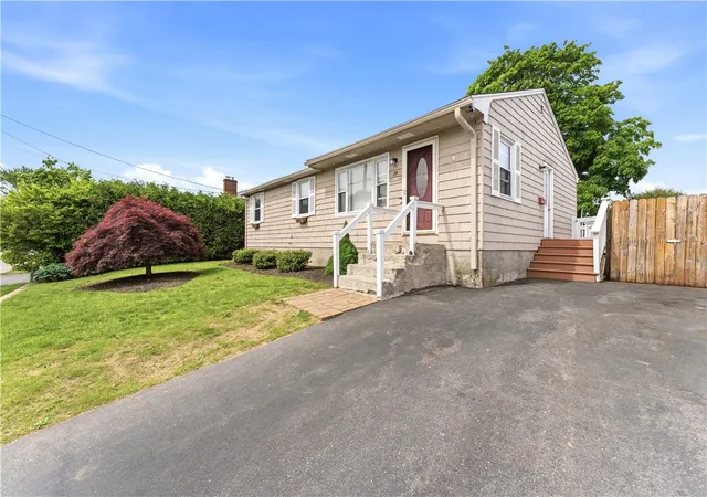 Homes for sale in Johnston, RI | 29 Dix Ave, Johnston, RI 02919 | MLS# 1413509