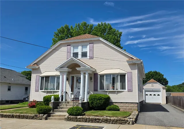 Homes for sale in Providence, RI | 110 Petteys Ave, Providence, RI 02909 | MLS# 1413551