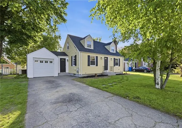 Homes for sale in Cranston, RI | 61 Rose Hill Dr, Cranston, RI 02920 | MLS# 1413588