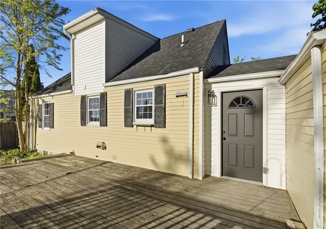 Homes for sale in Cranston, RI | 61 Rose Hill Dr, Cranston, RI 02920 | MLS# 1413588