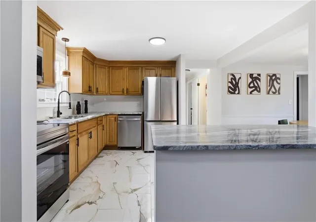 Homes for sale in Cranston, RI | 61 Rose Hill Dr, Cranston, RI 02920 | MLS# 1413588